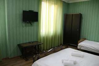 Отель hotel venus Тбилиси Классический четырехместный номер-2